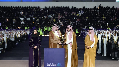 أمير المدينة المنورة يكرّم البنك العربي الوطني anb