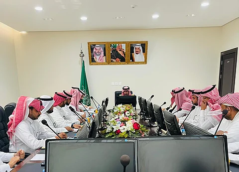 محافظ الطوال يترأس اجتماع المجلس المحلي لمتابعة المشروعات التنموية والخدمات الأساسية