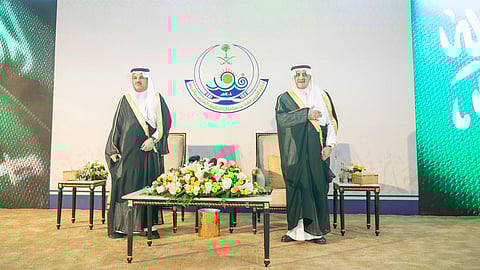 أمير تبوك يرعى حفل جائزة التفوق العلمي في عامها الـ38.. ويكرّم 27 فائزًا وفائزة