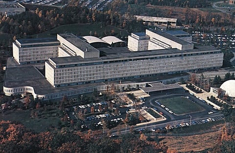 عناصر الاستخبارات الأمريكية يطلقون النار على سيارة اقتربت من مقر الوكالة في فرجينيا