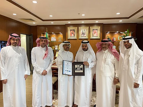 بلدية الجموم تحصد اعتماد الجودة ISO كأول بلدية مرتبطة بمنطقة مكة المكرمة