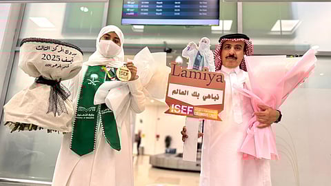 استقبال حافل للطالبة "لمياء النفيعي" في مطار الطائف بعد إنجاز آيسف 2025.. و"سبق" ترصد