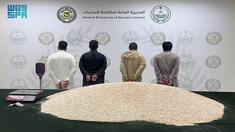 ضبْط شحنة طاولات ملغمة بـ 1.5 مليون قرص "أمفيتامين" والإيقاع بمُستقبليها بالرياض والشرقية