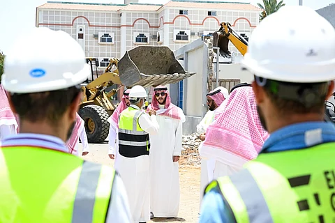 محافظ الطائف يتفقّد أعمال توسعة شارعي شهار والستين