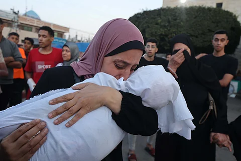 إسرائيل تقتل 950 طفلاً في غزة خلال شهرين .. "الأونروا" : البقية "يتضورون جوعًا"