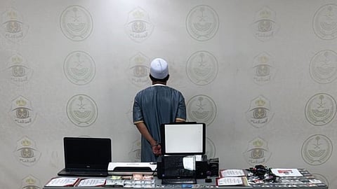 "أمن العاصمة المقدسة" يقبض على مقيم إندونيسي لارتكابه عمليات نصب واحتيال بنشر إعلانات حج وهمية