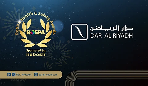 شركة دار الرياض تحصد جائزة عالمية من الجمعية الملكية للوقاية من الحوادث في المملكة المتحدة، تقديرًا لتميّزها في تطبيق أعلى معايير الصحة والسلامة