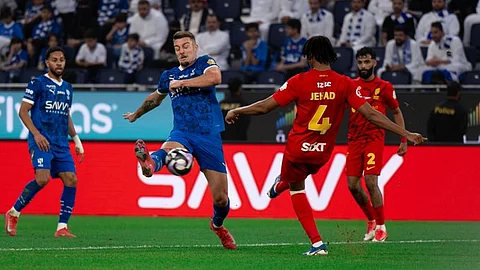 جانب من لقاء الهلال والقادسية