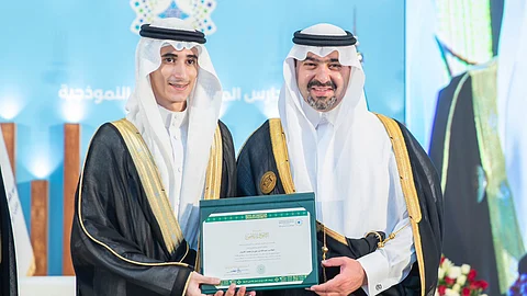 نائب أمير تبوك يشهد حفل تكريم طلاب وطالبات مدارس الملك عبدالعزيز النموذجية