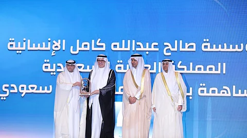 تكريم مؤسسة صالح عبد الله كامل الإنسانية خليجيًا لدورها في دعم الإسكان للفئات الأشد احتياجًا في المجتمع من كبار السن والمكفوفين
