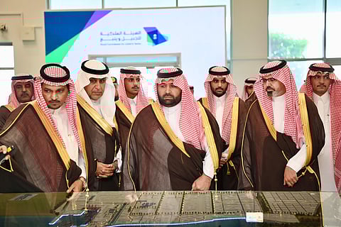 الأمير محمد بن عبدالعزيز يتفقَّد سير العمل بمدينة جازان للصناعات الأساسية والتحويلية