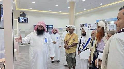 "الأمر بالمعروف" تستقبل الحجاج القادمين عبر منفذ الوديعة الحدودي بنجران