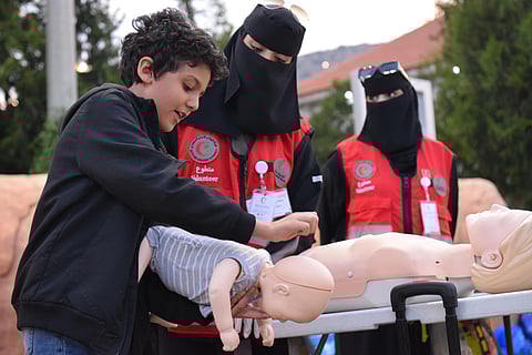 "الهلال الأحمر" بالباحة يدرّب 6899 مستفيداً في شهرين