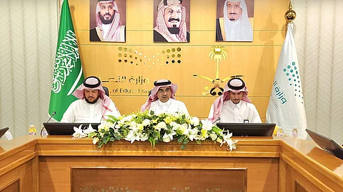 مدير "تعليم الطائف" يرأس اجتماع لجنة تحسين البيئة التعليمية