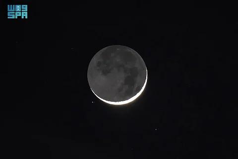 اقتران الهلال بالمشتري والنجم (136tau).. وعبور محطة الفضاء الدولية في سماء عرعر