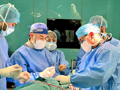 المدينة المنورة.. إجراء جراحي متقدّم لاستئصال ورم نادر في الغدة الصنوبرية