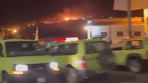 بمشاركة الطائرات والدفاع المدني بالطائف.. استمرار الجهود لمحاولة إخماد حريق المندق