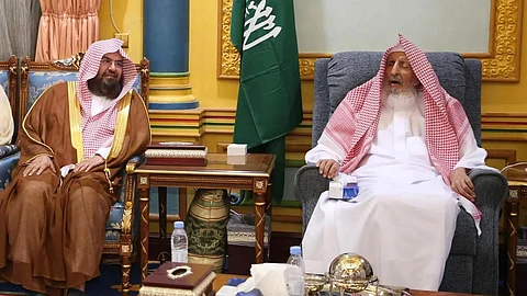المفتي العام يستقبل السديس وأئمة الحرم.. ويشيد بجهود رئاسة الشؤون الدينية في إيصال رسالة الحرمين للعالم