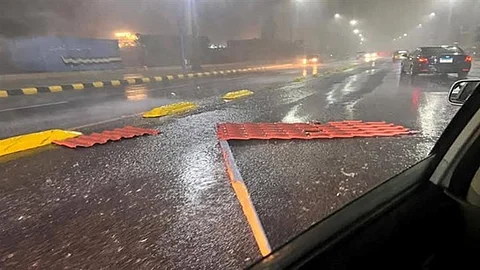 أمطار ورياح ورعب.. شاهد عاصفة غير مسبوقة تضرب الإسكندرية في مصر