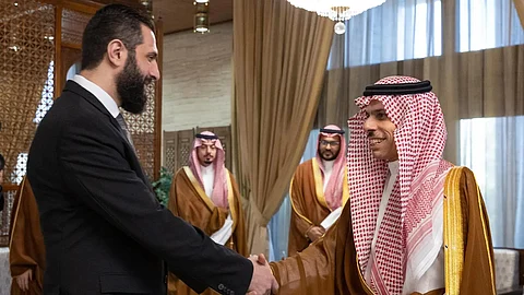 الرياض إلى جوار دمشق: دور محوري لتعافي الدولة السورية والنهوض باقتصادها