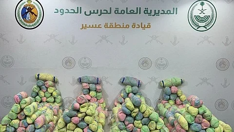 حرس الحدود في عسير يحبط تهريب 435 كجم من القات المخدر.. ويضبط 3 مخالفين