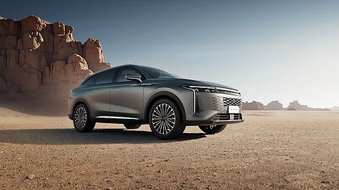 إكسيد RX PHEV تغيّر قواعد اللعبة في عالم السيارات الهجينة بمدى يتجاوز 1300 كيلومتر