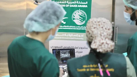إغاثي الملك سلمان يُجري 393 عملية جراحية متخصصة في سوريا.. ويوزع 356 سلة غذائية في اليمن