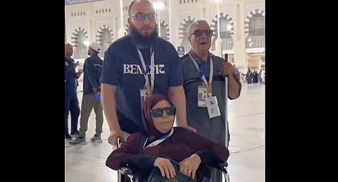 زوجان كفيفان من الأردن يحققان حلم العمر ويبلغان الكعبة بأبصار القلوب