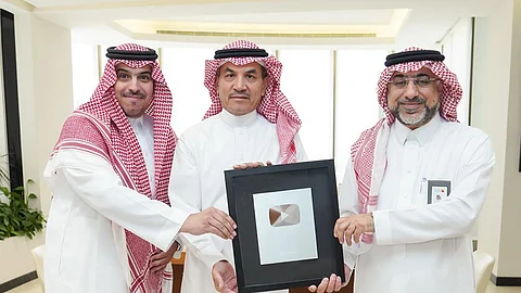 بنك البلاد يحصد "الدرع الفضي" من يوتيوب كأول مؤسسة مالية سعودية