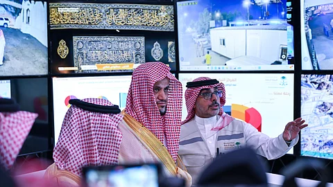 سعود المعجب يتفقد مركز القيادة والتحكم للنيابة العامة في مكة المكرمة