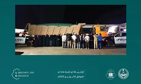 "أمن الحج" تضبط 3 مواطنين حاولوا تهريب 108 مخالفين إلى مكة بتأشيرات زيارة