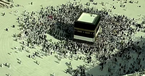مشاهد مهيبة من صحن المطاف والمسعى مع توافد الحجاج في صباح السادس من ذي الحجة