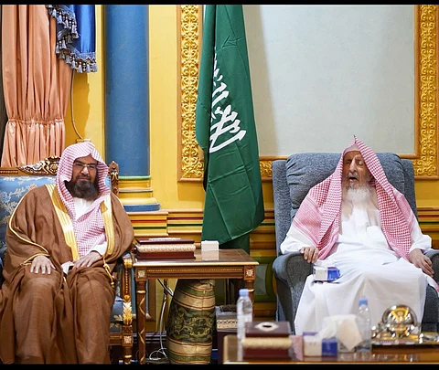 رئاسة الحرمين تصدر كتابًا بعنوان: الحكم الصحيح الصريح "لاحج بلا تصريح"