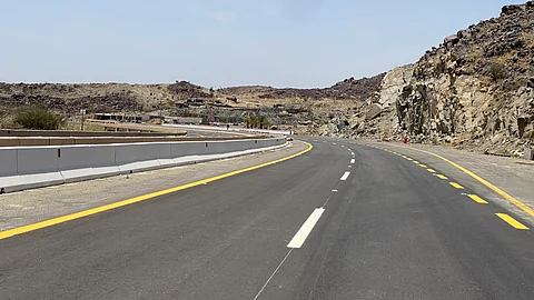 بعد متابعة "سبق" وتفاعل الجهات المختصة.. انتهاء تعثر وصلة طريق الباحة - الطائف بعد عقد من الانتظار