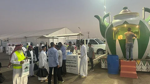 جمعية البر بالفويلق تشارك في خدمة الحجاج بالقويعية.. و"أبو سالم" يتألق في الميدان رغم السبعين
