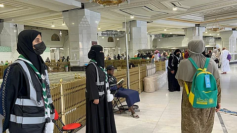 فرق مدربة ومؤهلة.. 355 من فتيات الكشافة يشاركن في تنظيم الحشود داخل المسجد الحرام