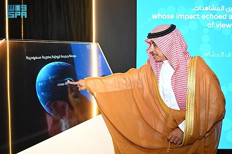 وزير الإعلام سلمان الدوسري خلال تدشينه منصة الصور السعودية
