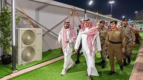 الأمير عبدالعزيز بن سعود يقف على جاهزية الجهات المشاركة في الحج بمشعر عرفات