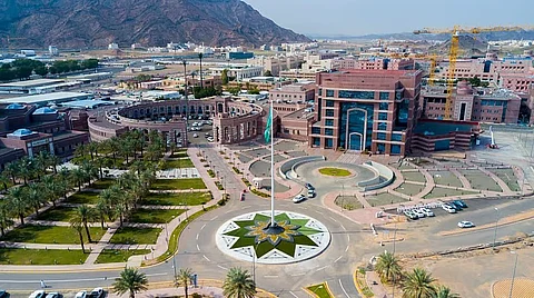 أكثر من 250 متطوعًا من جامعة طيبة يختتمون مشاركتهم في خدمة ضيوف الرحمن بالمدينة المنورة