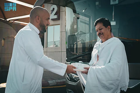 "وِرث" تستقبل ضيوف الرحمن بهدايا من فنون السعودية