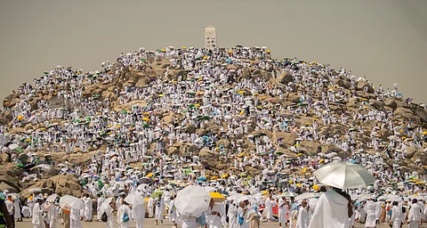 وزارة الحج تعلن نجاح خطة التفويج إلى عرفات وسط انسيابية مرورية وعمليات تشغيل متكاملة