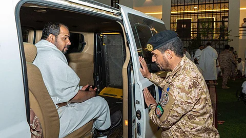 القوات المشتركة تفوج ذوي الشهداء والمصابين إلى صعيد عرفات
