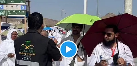 شاهد من عرفات.. توزيع حقائب تبريد متنقلة للتخفيف من الإجهاد الحراري على الحجاج