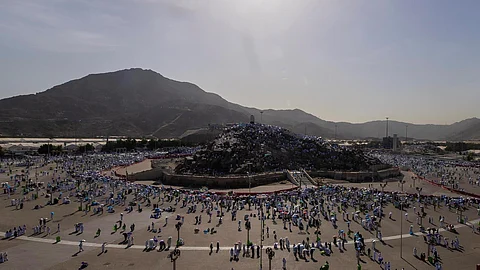 أكثر من 8 ملايين خدمة و142 نقطة دعم.. "نسك عناية" ترعى الحجاج في عرفات بـ11 لغة