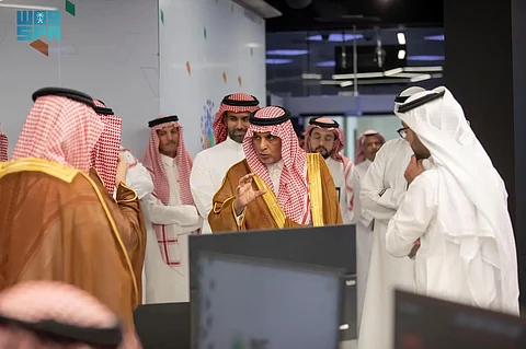 رئيس "سدايا" يقف على سير عمل مركز عمليات مكة الذكية لخدمة ضيوف الرحمن
