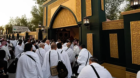 ضيوف برنامج خادم الحرمين الشريفين للحج يستقرون في مشعر عرفات وسط أجواء إيمانية وخدمات متكاملة