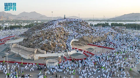 بالصور: قلوب خاشعة وعيون دامعة وأكف متضرعة.. عدسة الكاميرا توثق لحظات إيمانية فريدة