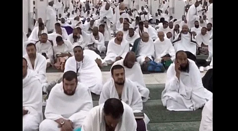 مشاهد روحانية من داخل مسجد نمرة بصعيد عرفات قبيل خطبة عرفة وأداء صلاتي الظهر والعصر