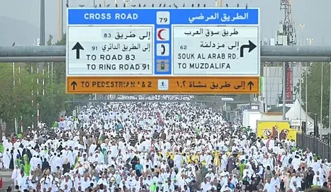 الحجاج يودّعون عرفات ويُكملون رحلتهم الإيمانية في مزدلفة وسط خدمات متكاملة