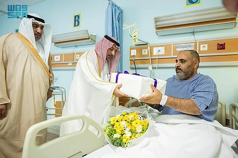 وكيل إمارة القصيم يعايد المرضى المنومين بمناسبة عيد الأضحى